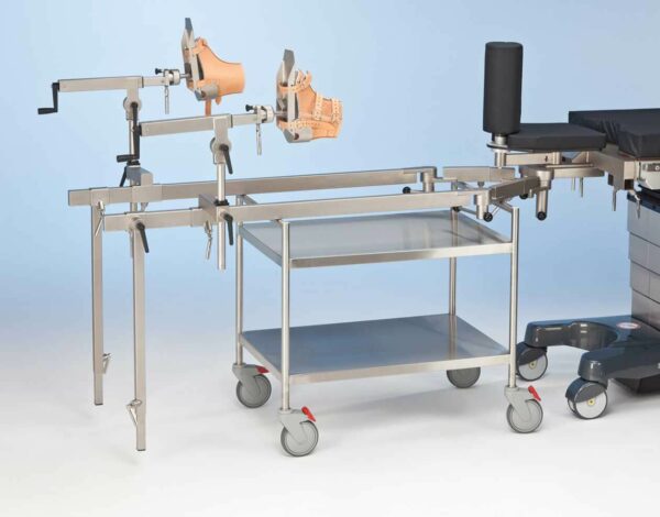 Image of Orthopaedic device cart 19285 with Practico operating table.